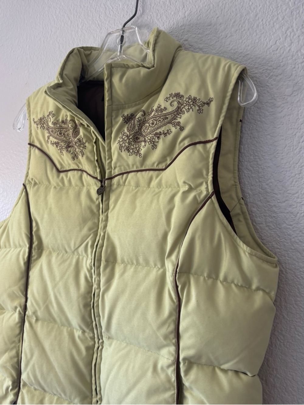 Ariat Women's Embroidered Puffer Vest Medium Paisley Duck Down Western Country - Picture 4 of 11